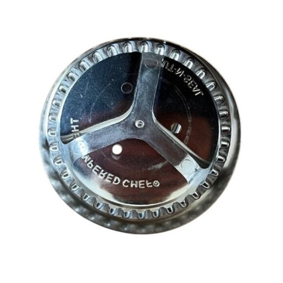 The Pampered Chef Cut-N-Seal Sandwich Bento Press Sealer Stainless Steel 3.5" - Picture 2 of 5